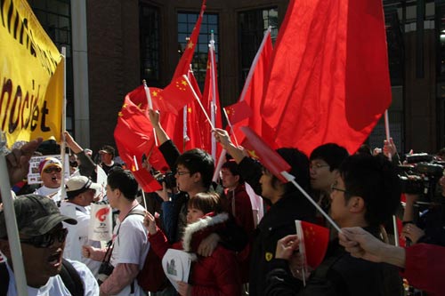 圣火传到旧金山 华人热情让藏独分子无处藏身 (2)--国际--人民网