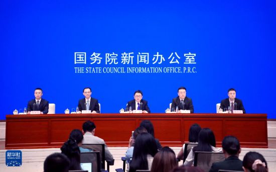 8月26日，国务院新闻办公室在北京举行新闻发布会，商务部副部长兼国际贸易谈判副代表凌激、福建省副省长王金福、商务部投资促进事务局局长刘民强、厦门市副市长林志成介绍第二十五届中国国际投资贸易洽谈会有关情况，并答记者问。新华社记者 潘旭 摄