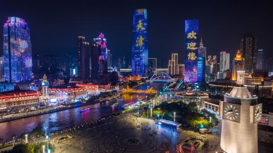 这是8月1日拍摄的天津海河两岸夜景（无人机照片）。 新华社记者孙凡越摄