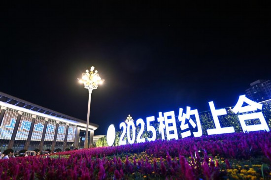 这是8月22日拍摄的天津站后广场夜景。新华社记者李然摄