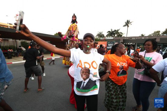 根据科特迪瓦法律，总统由选民投票直选产生，任期5年，首轮得票超过50%的候选人赢得选举。