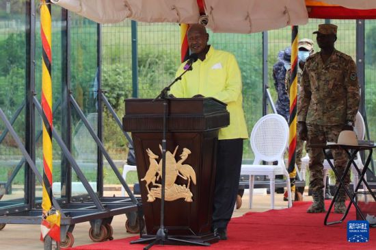 11月20日,乌干达总统穆塞韦尼在卡穆利区举办的首批输华干辣椒启运仪式上发表讲话。新华社发(罗纳德·塞坎迪摄)