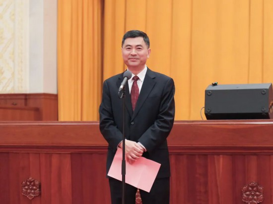 欧美同学会秘书长李民主持联谊会