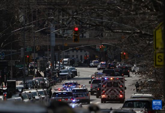 3月26日,载有马杜罗夫妇的车队离开美国纽约南区联邦地区法院。新华社发(周焕新摄)