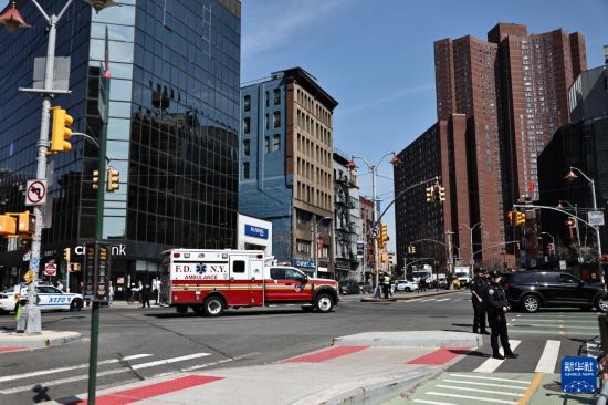 3月26日,载有马杜罗夫妇的车队离开美国纽约南区联邦地区法院。新华社发(周焕新摄)