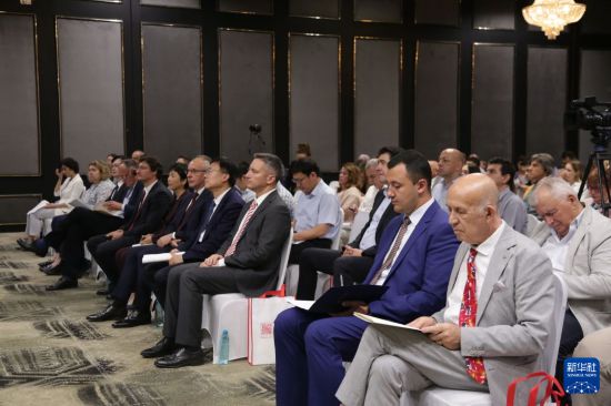 6月30日,中保嘉宾在保加利亚首都索非亚参加“读懂中国之治,共促中保发展”主题研讨会。新华社记者 姚雨璘 摄
