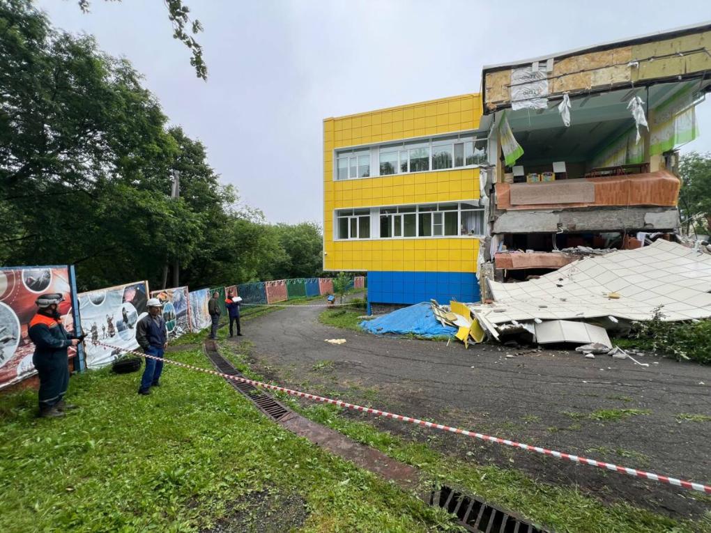 这是7月30日拍摄的俄罗斯堪察加彼得罗巴甫洛夫斯克市在地震中受损的幼儿园。新华社发（俄罗斯勘察加边疆区政府供图）