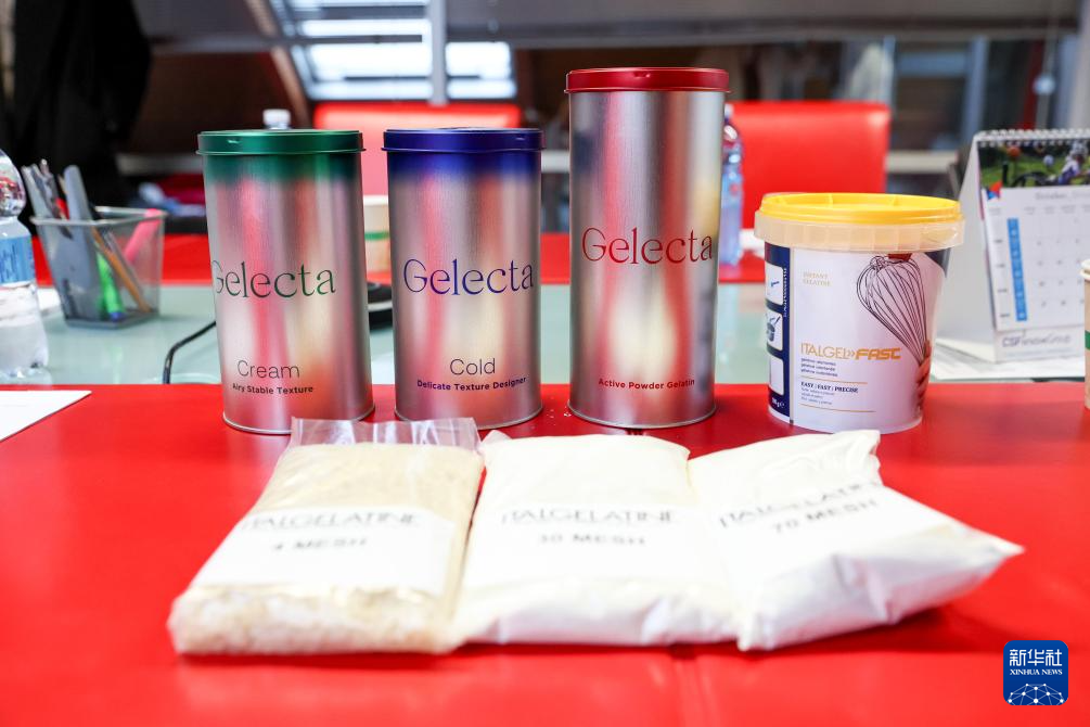 这是10月30日在意大利库内奥伊塔格尔公司总部拍摄的明胶产品。新华社记者 李京 摄