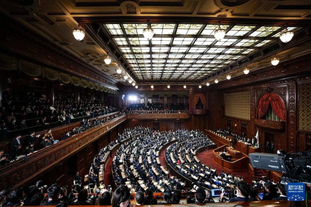 这是2月18日在日本东京拍摄的日本国会众议院首相指名选举现场。新华社记者 贾浩成 摄